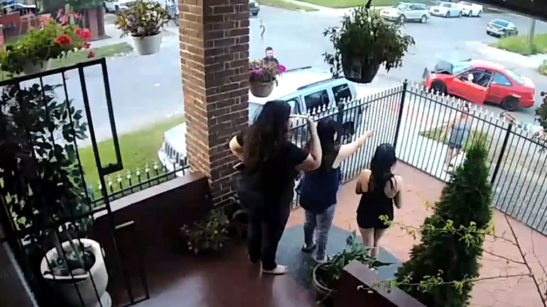 Το έξυπνο πουλί από τη μύτη πιάνεται!